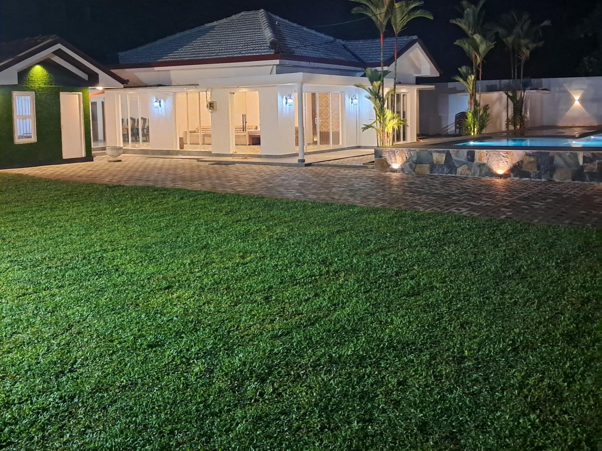 Banco Villa Beruwala Buitenkant foto