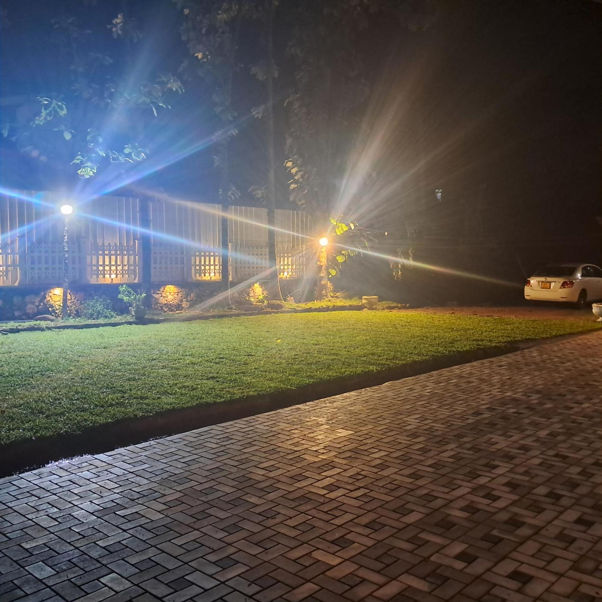 Banco Villa Beruwala Buitenkant foto
