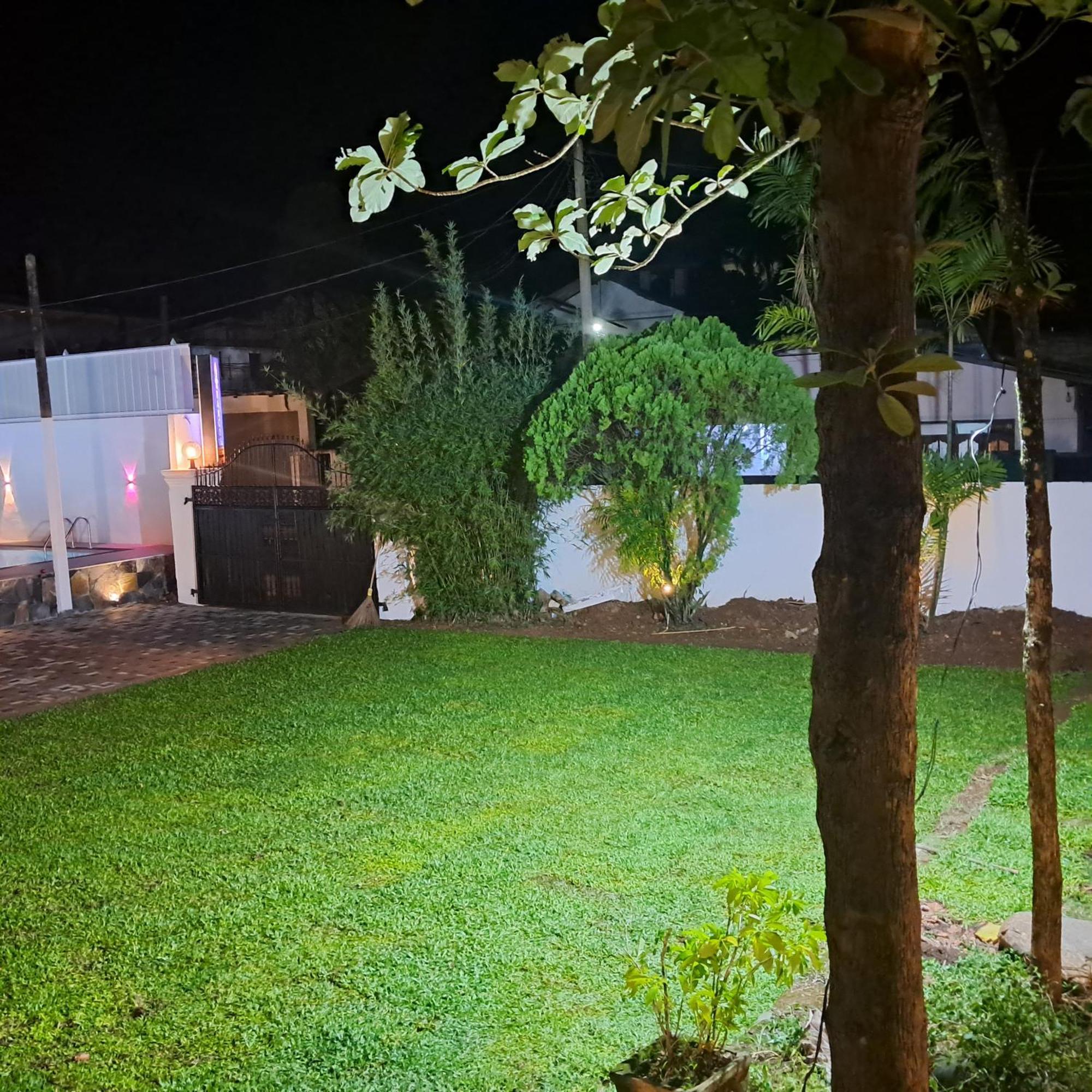 Banco Villa Beruwala Buitenkant foto
